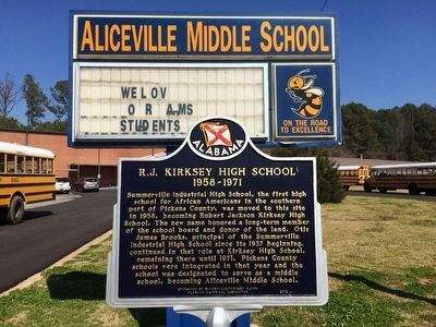 Aliceville Middle School entrance sign and the marker. image. Click for full size.