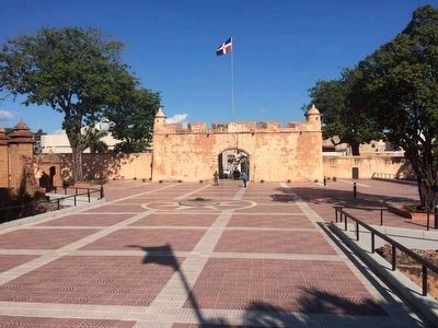 The courtyard of the 'Altar de la Patria'. image. Click for full size.