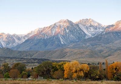 Eastern Sierra Alpenglow image. Click for full size.