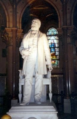 Statue of James A. Garfield inside the Mausoleum image. Click for full size.