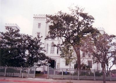 Louisana Old State Capitol Building image. Click for full size.
