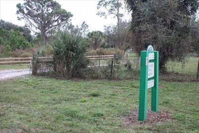 King Phillipstown/Osceola Marker in the distance in the middle of the photo image. Click for full size.