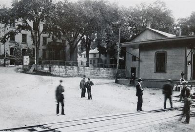 Collinsvilles HN&N Railway Station image. Click for full size.