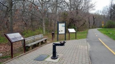 Mount Vernon Trail (facing north) image. Click for full size.