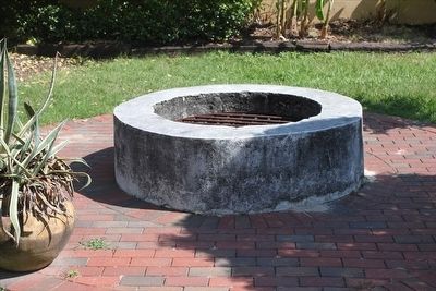 Cofradia Site Coquina Well located behind marker image. Click for full size.