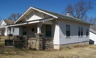 Warzel Bungalow and Marker image. Click for full size.