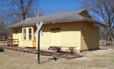 Mound City Depot and Marker image. Click for full size.