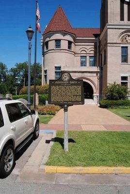 Jefferson Davis Marker<br>Wilkes County Courthouse in Background image. Click for full size.