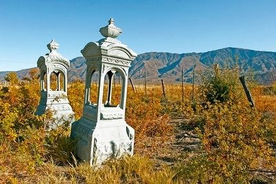 Lone Pine Pioneer Cemetery image. Click for full size.