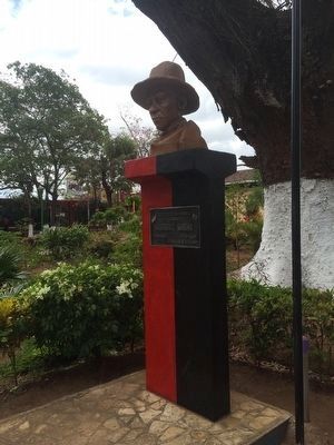 Bust of Sandino and additional marker image. Click for full size.