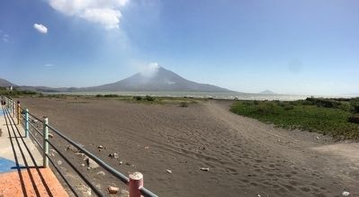 Momotombo Volcano and Momotombito Island image. Click for full size.