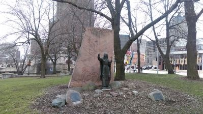 Pere Jacques Marquette statue image. Click for full size.