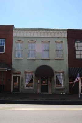 Post Office Marker<br>to the Left of Main Entrance. Click for full size. Post Office Marker<br>to the Left of Main Entrance image. Click for full size.