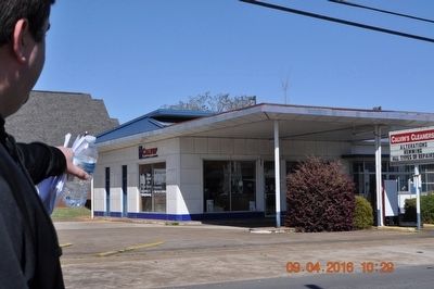 Gulf Service Station. Click for full size. Gulf Service Station image. Click for full size.