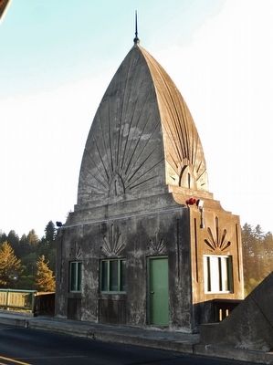 Siuslaw River Bridge (<i>Art Deco tower detail</i>). Click for full size. Siuslaw River Bridge (<i>Art Deco tower detail</i>) image. Click for full size.