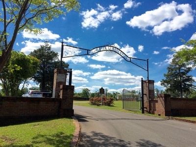 Union Cemetery entrance gate. image. Click for full size.