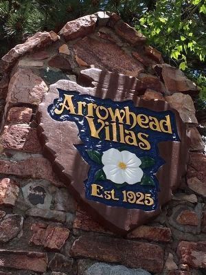 Club Arrowhead in the Pines Entrance Pillars image. Click for full size.
