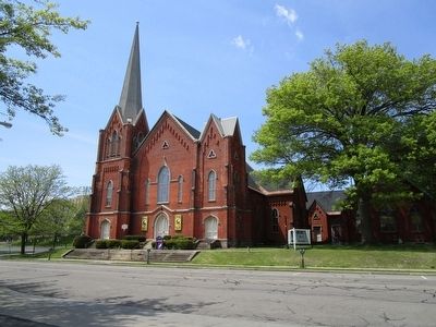 Congregational Church & Marker. Click for full size. Congregational Church & Marker image. Click for full size.