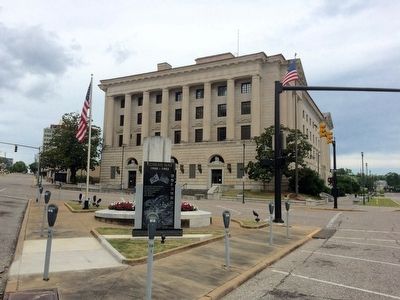 Korean War Marker (Federal Courthouse in background) image. Click for full size.