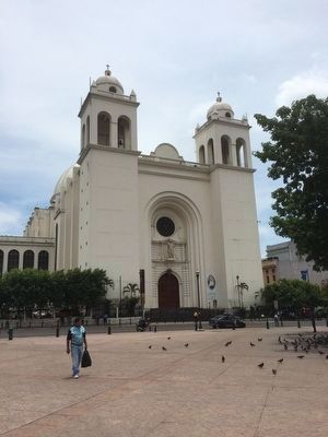 The Metropolitan Cathedral of San Salvador image. Click for full size.