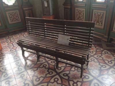 Park bench where Doctor Manuel Enrique Araujo was sitting when attacked. image. Click for full size.