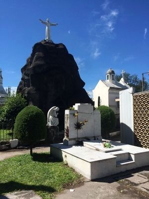 Doctor Manuel Enrique Araujo tomb in Los Ilustres Cemetery, San Salvador image. Click for full size.