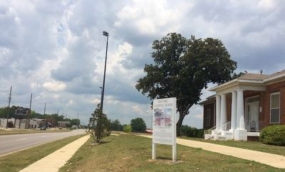 Chappell House & Marker looking west on Maxwell Boulevard. image. Click for full size.