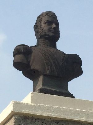 Captain General Bernardo O'Higgins statue image. Click for full size.
