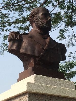 Nearby bust of Chilean Naval hero Arturo Prat image. Click for full size.