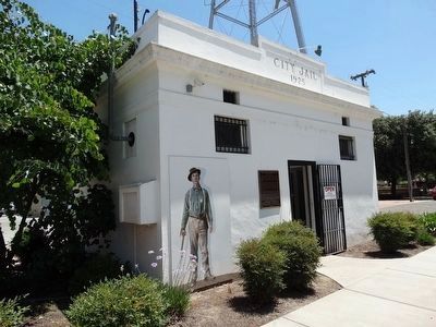 The Historic Kingsburg Jail and Marker image. Click for full size.