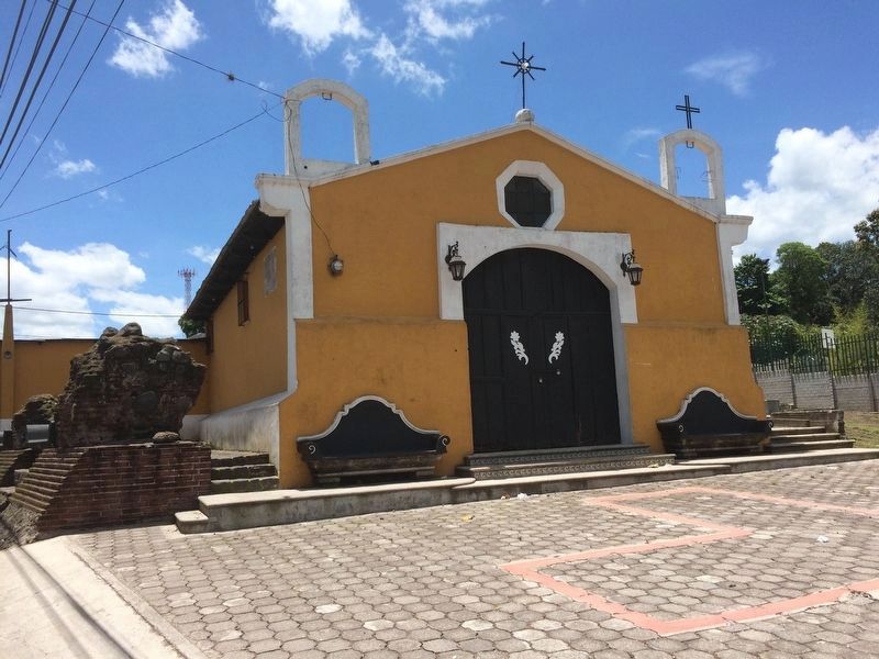 The nearby Catholic church of San Juan Alotenango image. Click for full size.