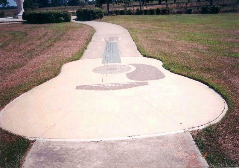 Path to Jim Reeves' grave-with guitar embedded in walkway image. Click for full size.