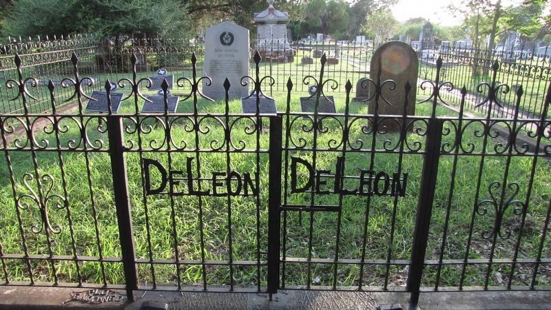 Don Martin de Leσn Marker in the De Leon family plot. Click for full size. Don Martin de Leσn Marker in the De Leon family plot image. Click for full size.