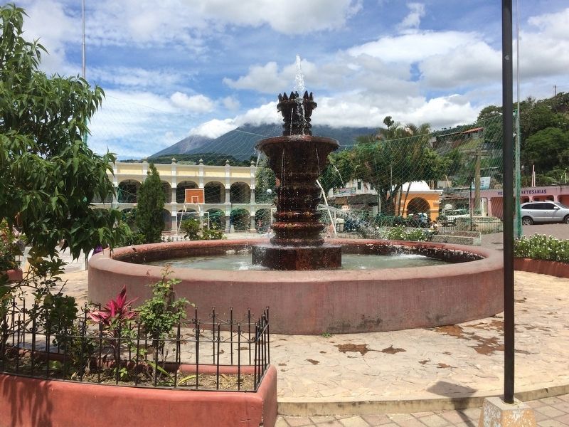 Restored Colonial-era fountain of Santa Catarina Barahona image. Click for full size.
