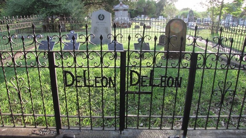 Silvestre De Leon Marker in the De Leon family plot, Evergreen Cemetery image. Click for full size.