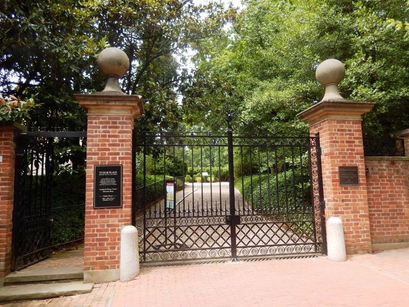 Tudor Place-entrance gate image. Click for full size.