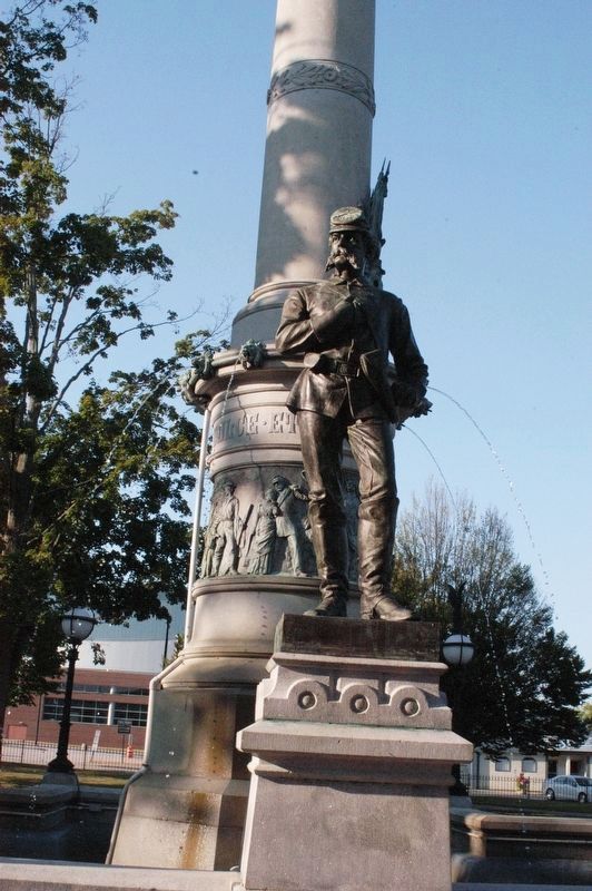 Manchester NH Civil War Memorial image. Click for full size.