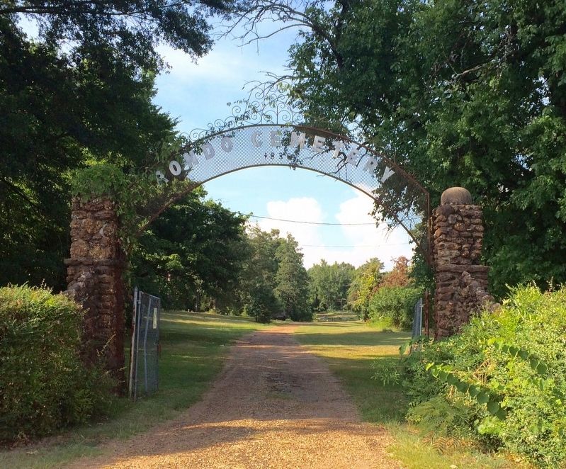 Rondo Cemetery entrance. image. Click for full size.