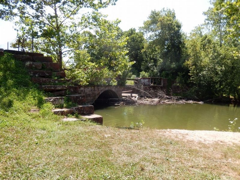 Seneca Creek Aqueduct image. Click for full size.