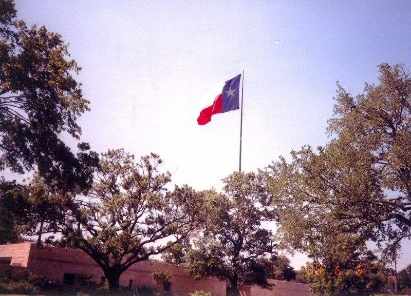 Texas State Flag flying in the cemetery image. Click for full size.