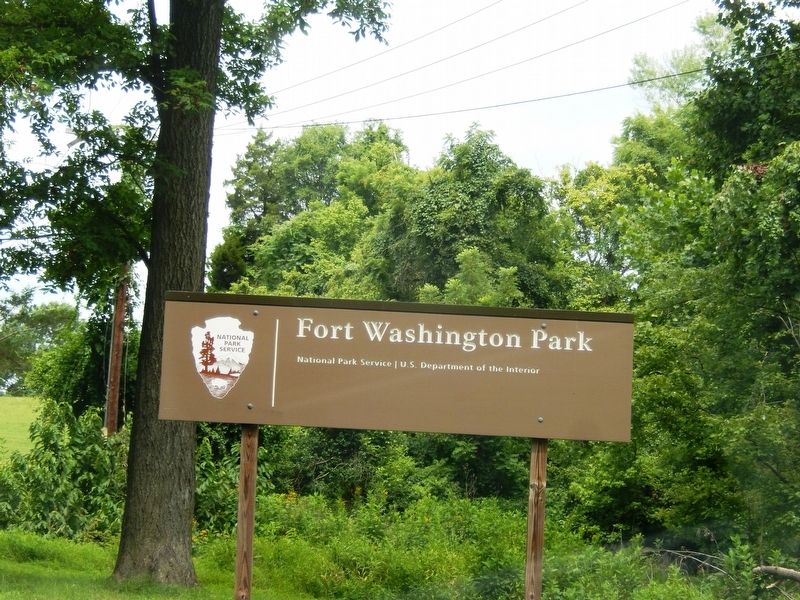 Sign at the entrance to Fort Washington Park image. Click for full size.