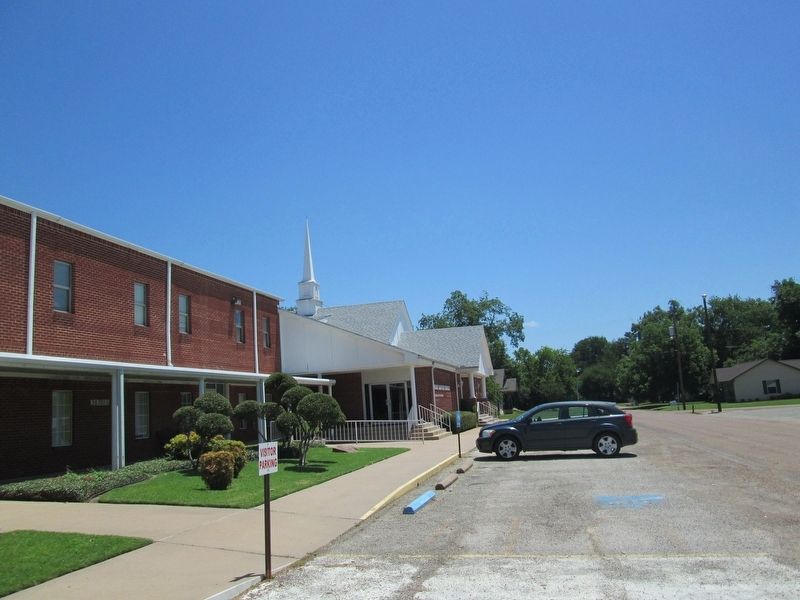 First Baptist Church of Mabank image. Click for full size.