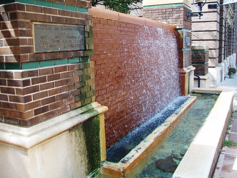 8th Street Fountain. Click for full size. 8th Street Fountain image. Click for full size.