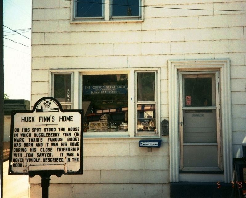 Huck Finns Home Marker. Click for full size. Huck Finns Home Marker image. Click for full size.