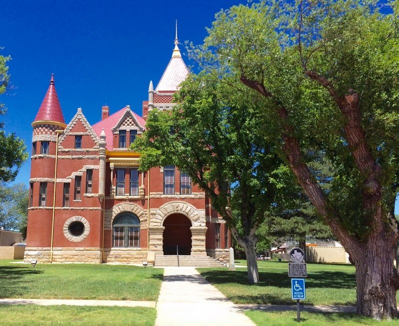 Donley County Courthouse & Marker image. Click for full size.