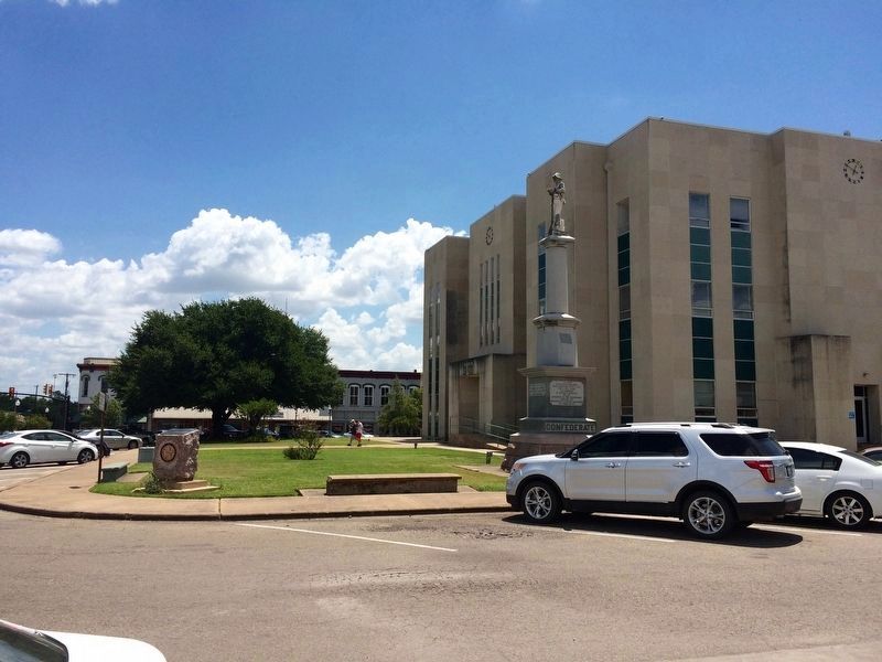 Marker in front of Fannin County Courthouse (left of photo). Old location. Click for full size. Marker in front of Fannin County Courthouse (left of photo). Old location image. Click for full size.