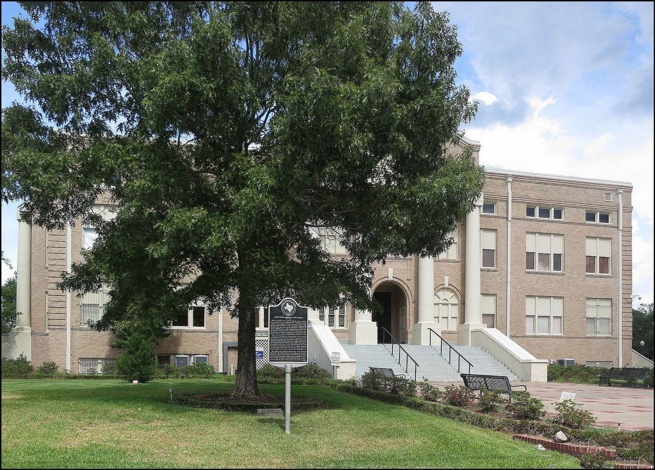 San Jacinto County Courthouse. Click for full size. San Jacinto County Courthouse image. Click for full size.