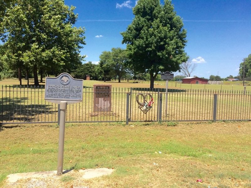 Pioneer Park Marker on far right. image. Click for full size.