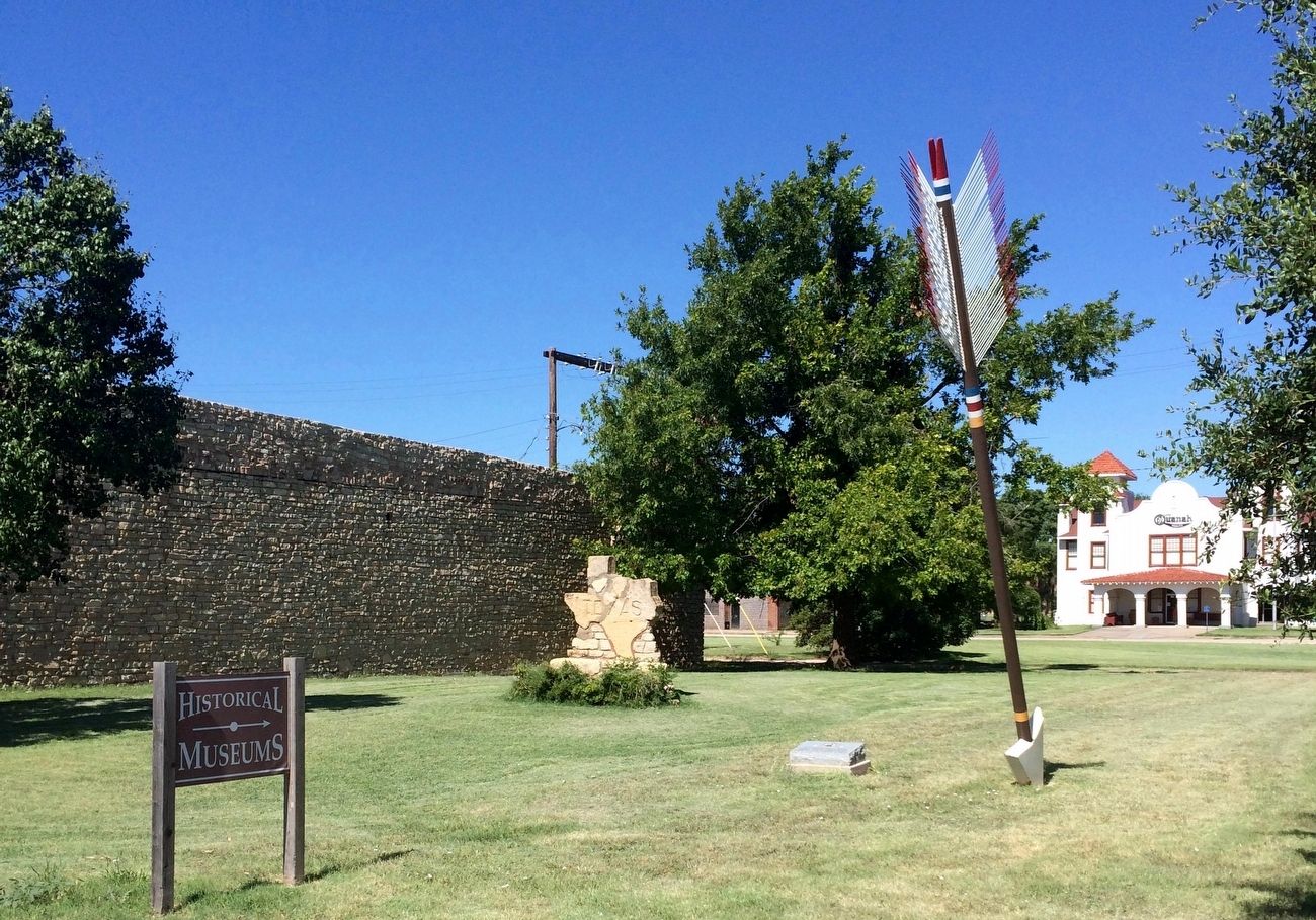 Quanah Parker Trail Marker, arrow and Texas map monument. image. Click for full size.