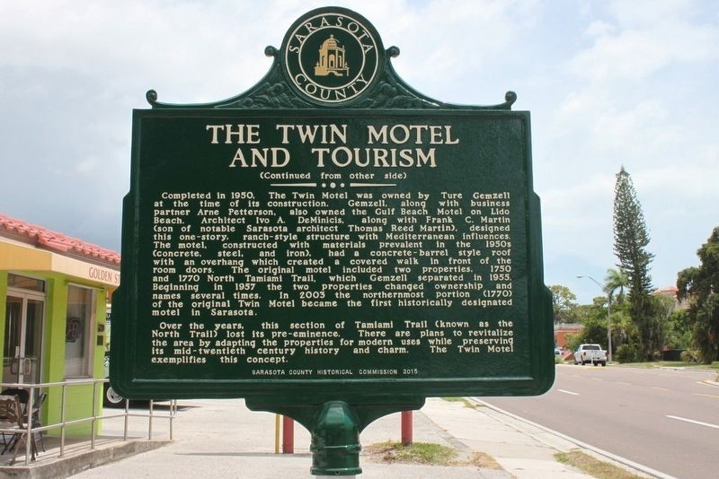 The Twin Motel and Tourism Marker Reverse image. Click for full size.